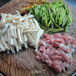鱼香三丝的做法步骤：2