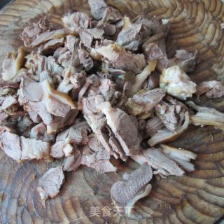 红萝卜炒羊肉的做法步骤：1