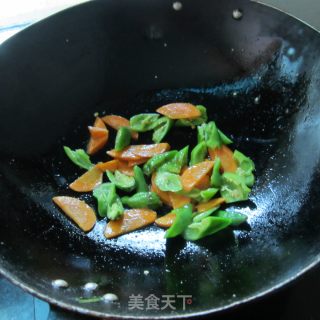 红萝卜炒羊肉的做法步骤：3