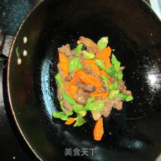 红萝卜炒羊肉的做法步骤：7