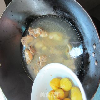 板粟鸡汤的做法步骤：4