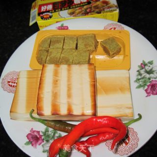 咖喱豆腐丁的做法步骤：1