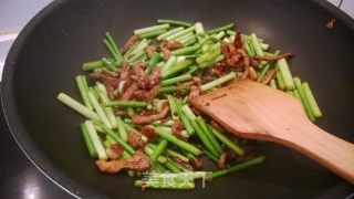 黄飞红麻辣花生再利用——蒜薹肉丝的做法步骤：9