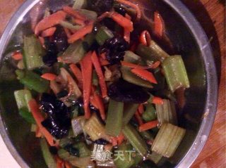 芹菜炒木耳的做法步骤：10