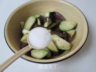 水果入菜——小西红柿烧茄子的做法步骤：3
