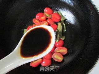 水果入菜——小西红柿烧茄子的做法步骤：8