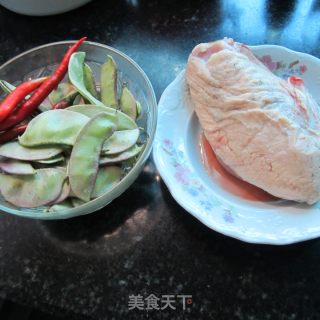 峨眉豆炒鸭的做法步骤：1