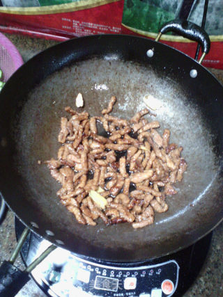 黄瓜炒肉的做法步骤：6