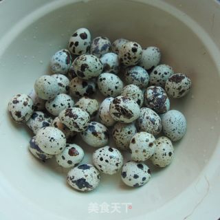 卤鹌鹑蛋的做法步骤：1