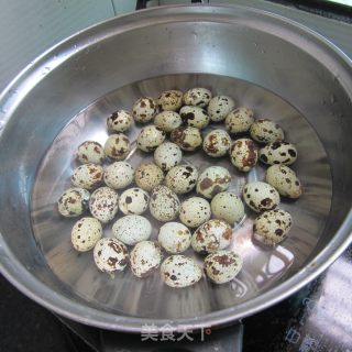卤鹌鹑蛋的做法步骤：2