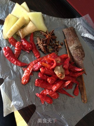 自制卤鸭掌的做法步骤：2