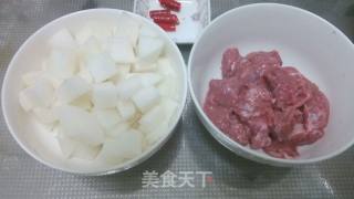 萝卜炖牛肉的做法步骤：2