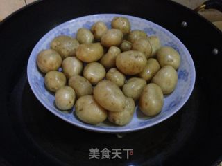 椒盐小土豆的做法步骤：1