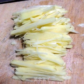 土豆鸡蛋饼的做法步骤：2