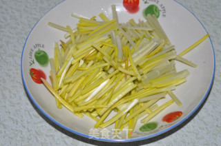 蒜黄炒虾球的做法步骤：3