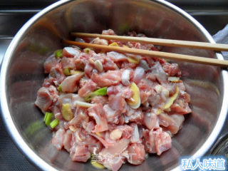 自贡冷吃兔的做法步骤：1