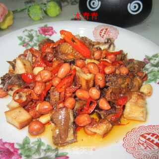 花生米炒腊鸡的做法步骤：9