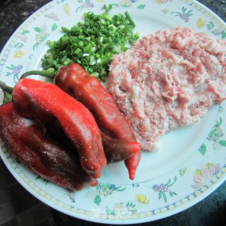 红辣椒酿肉的做法步骤：2