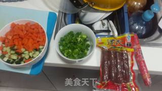 懒人炒饭的做法步骤：1