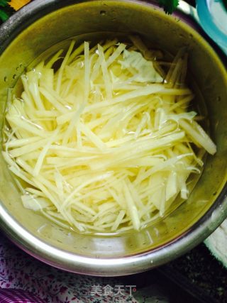 醋溜土豆丝的做法步骤：2