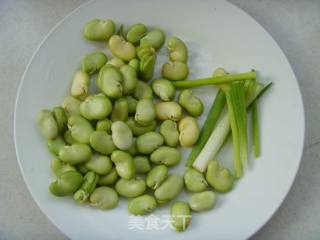 香糯可口---葱油蚕豆的做法步骤：1