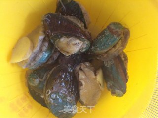 鲍鱼汁捞饭的做法步骤：1