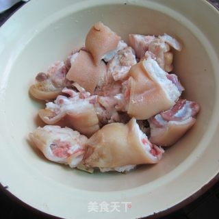 红烧猪蹄的做法步骤：1