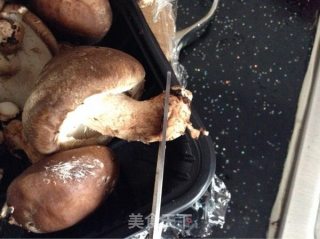 香菇炒肉的做法步骤：1