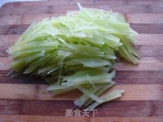 酸子姜拌青笋的做法步骤：2