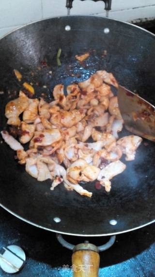 麻辣肥肠煲的做法步骤：5