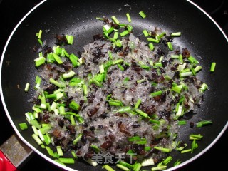 蒜苗木耳鸡蛋盒子的做法步骤：3