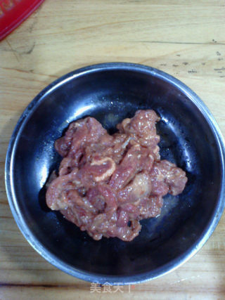 尖椒炒肉的做法步骤：3