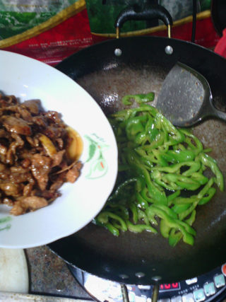 尖椒炒肉的做法步骤：9