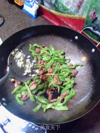 尖椒炒肉的做法步骤：10