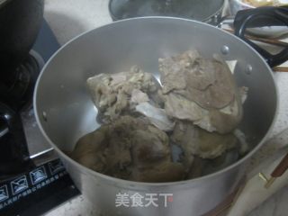羊肉胡萝卜香锅的做法步骤：1