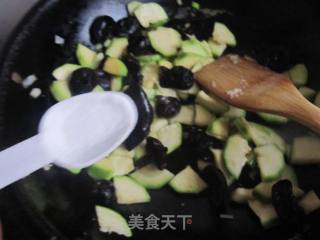 角瓜木耳炒鸡蛋的做法步骤：9