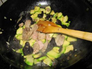 角瓜木耳炒鸡蛋的做法步骤：10