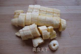 香蕉奶昔的做法步骤：2