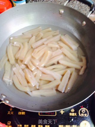 泡椒凤爪炒魔芋豆腐的做法步骤：3