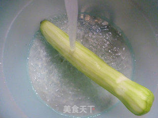 洋葱肉丝炒夜开花的做法步骤：2