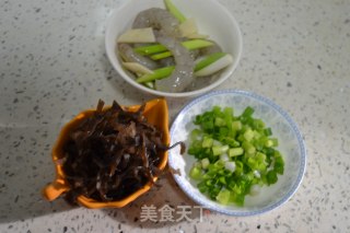 虾仁炒饭的做法步骤：1