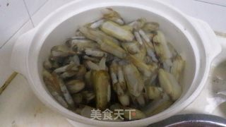 爆炒蛏子的做法步骤：1