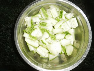 炒牛皮菜的做法步骤：1