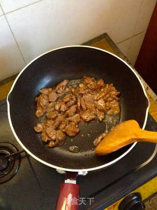 牛肉炒意面－－西餐中做，不想吃饭的日子，吃面条的做法步骤：6