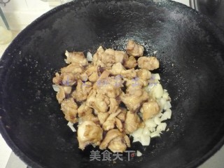 脆辣子窝头炒兔腿的做法步骤：11