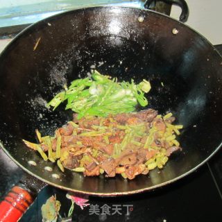 咸豆角炒鸭杂的做法步骤：9