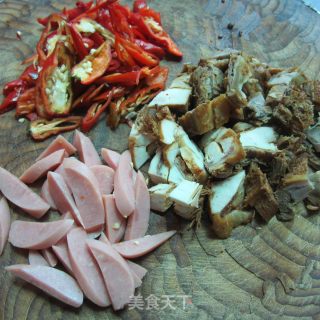 腊鸡炒火腿的做法步骤：2
