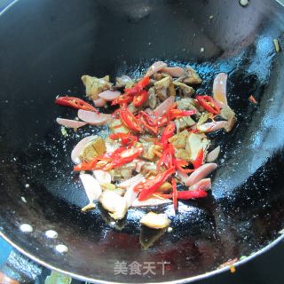 腊鸡炒火腿的做法步骤：5