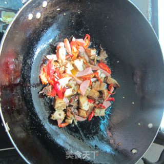 腊鸡炒火腿的做法步骤：7