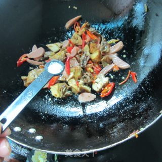 腊鸡炒火腿的做法步骤：8